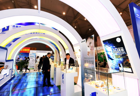 第十六届中国（西部）国际口腔设备与材料展览会暨口腔医学学术会议在成都开幕