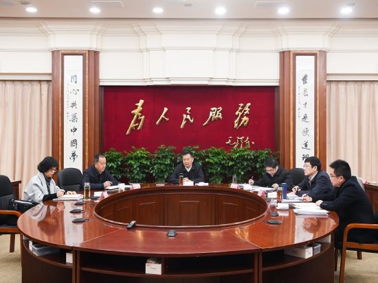 广安召开“两转一提一抓”领导小组第一次会议。