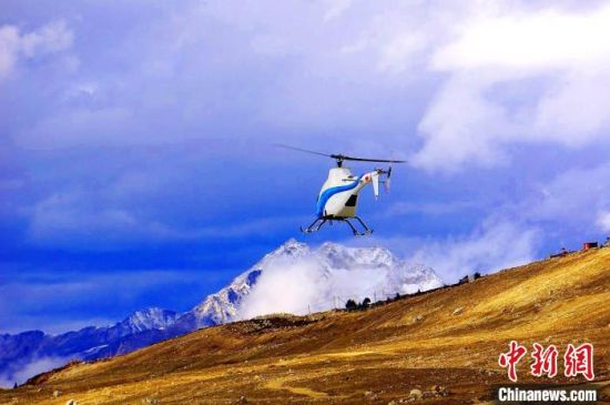 正在高原上试飞的“没羽箭”无人直升机。　腾盾科技供图