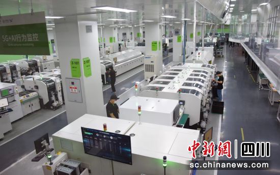 四川省首家“5G智慧工厂示范基地”。(鲍安华 摄)