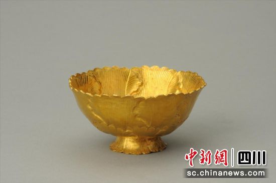 四川博物院收藏的宋代芙蓉花金盏。(四川博物院 供图)
